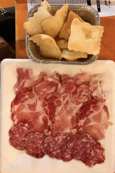 Affettati misti con gnocco fritto